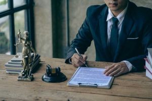 وکیل میترا بی ریایی بهترین وکیل در اصفهان مدرس